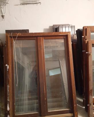 Infissi e scuroni in blocco