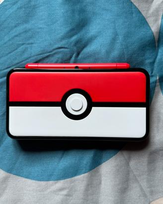 New Nintendo 2DS XL Pokeball Edition