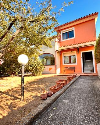 Capoterra La Maddalena graziosa Villa caposchiera