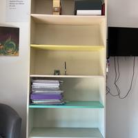 libreria e scrivania