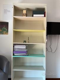 libreria e scrivania