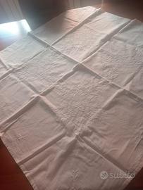 centrotavola in lino ricamato vintage 