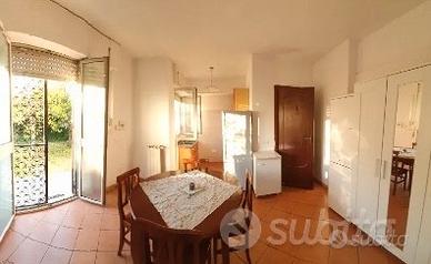 CIAMPINO MONOLOCALE ARREDATO Con GIARDINO