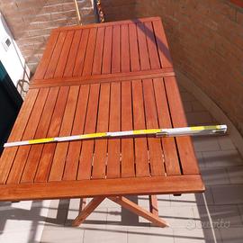 tavolo in legno, allungabile è richiudibile. 