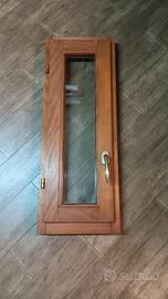finestra  in legno 