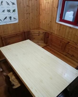 tavolo in legno con panca angolare contenitore 