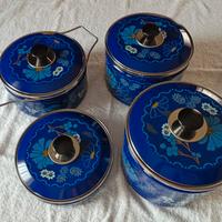 set pentole blu e fiori 