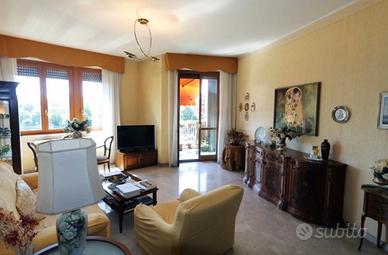 Appartamento di 117 m² con 4 locali e box auto a S