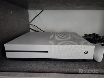 Xbox one S 500GB con 3 controller