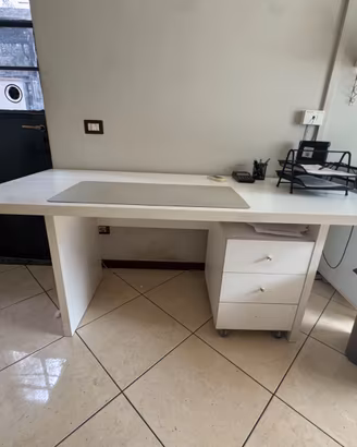 Scrivania bianca grande 186×80 da mobilificio + 1