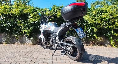 Moto Benelli 251 usata con cura