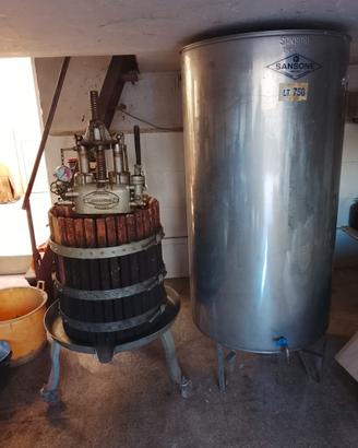 Torchio idraulico e cisterna acciaio inox lt 750