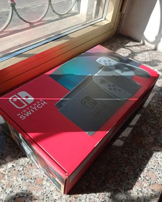 Nintendo switch con scatola originale buono stato 