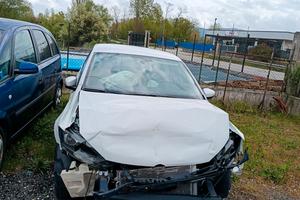 Volkswagen polo incidentata 