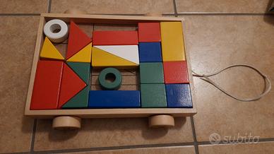 Gioco con figure in legno