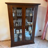 Vetrina con bicchieri