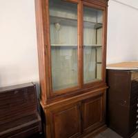 credenza vetrina con ante in vetro