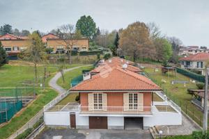 VILLA A SCHIERA A VERZUOLO