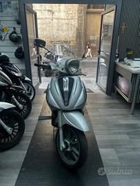 Piaggio Beverly 250
