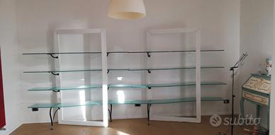 Libreria in vetro e legno