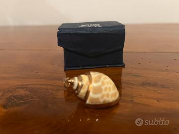 Charm a forma di conchiglia