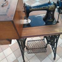 2 MACCIHE DA CUCIRE ANTICHE