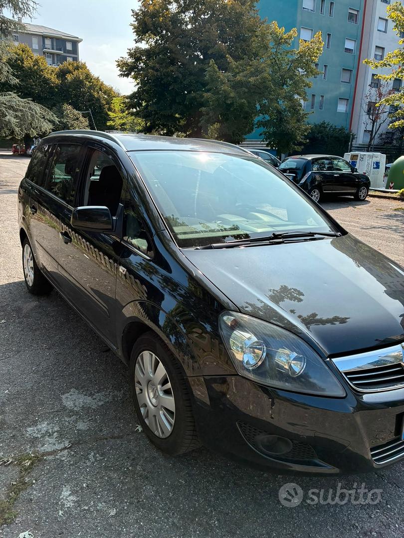 Opel Zafira 2013 photo 2