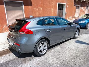 Auto volvo V40
