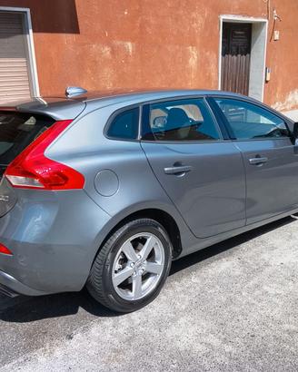 Auto volvo V40