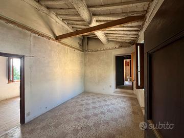 Casa con magazzino e terreni - Case Lori