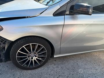 Ricambi mercedes b200