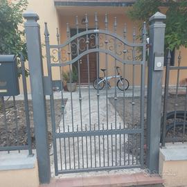  recinzione compresa di cancello e cancellino pedo