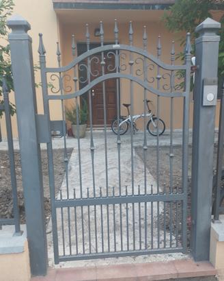  recinzione compresa di cancello e cancellino pedo