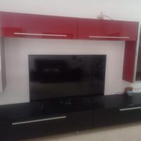 Cucina,parete attrezzata,tavolo moderno con sedie