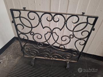 Grande parafuoco in ferro battuto