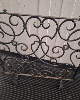 Grande parafuoco in ferro battuto