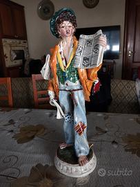 statuetta di ceramica venditore di giornali 