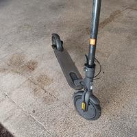 Monopattino Elettrico Xiaomi Essential 