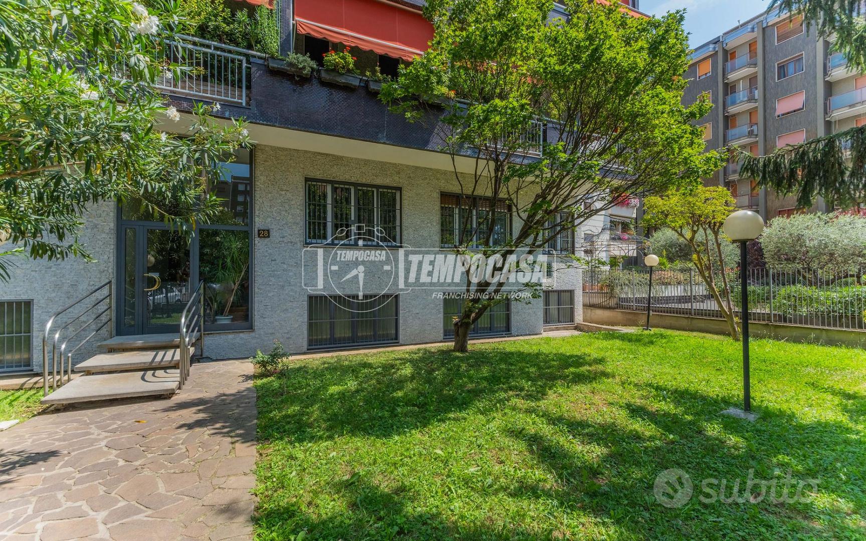 Apartment in Milano, Pratocentenaro, Municipio 9 - Altro
