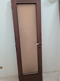 Porta in noce con vetro decorato 