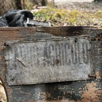 Componenti di carro antico di legno e di ferro