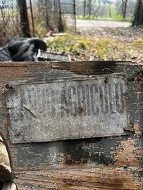 Componenti di carro antico di legno e di ferro