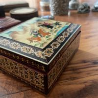 Oggetti antiquariato dal mondo