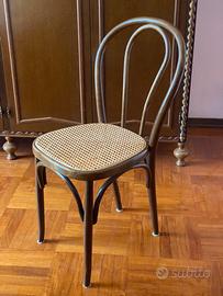 Sedia classica stile Thonet con sedile in paglia
