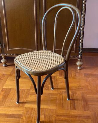 Sedia classica stile Thonet con sedile in paglia