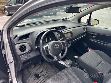 TOYOTA YARIS 5P FULL OPTIONAL