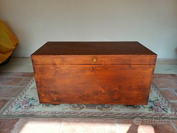 baule antico in abete