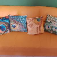 divano tre posti in ecopelle giallo