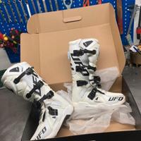 stivali ufo elektron