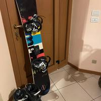 Tavola da snowboard completa di attacchi e scarpon